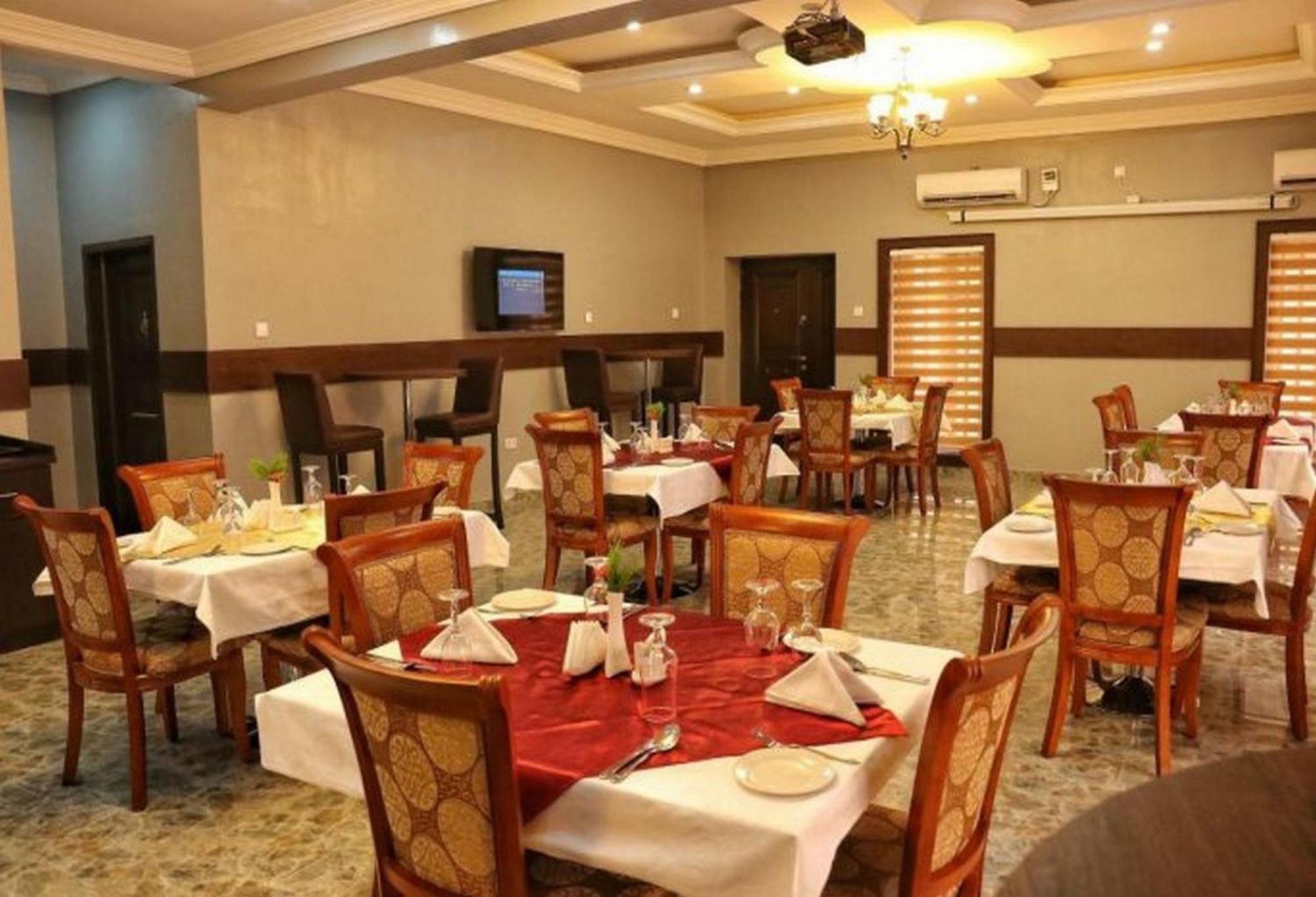 Room In Lodge - Bayse One Premium Hotel Ibadan Exterior foto