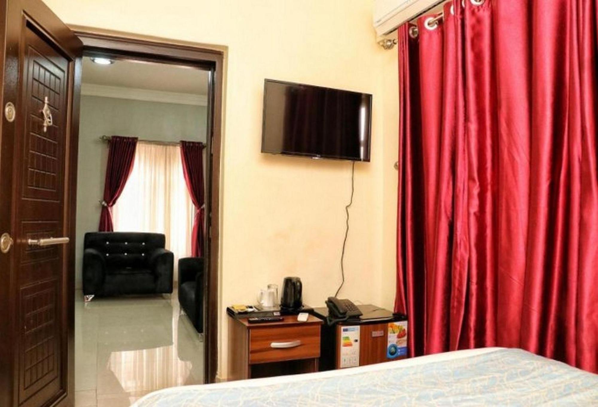 Room In Lodge - Bayse One Premium Hotel Ibadan Exterior foto
