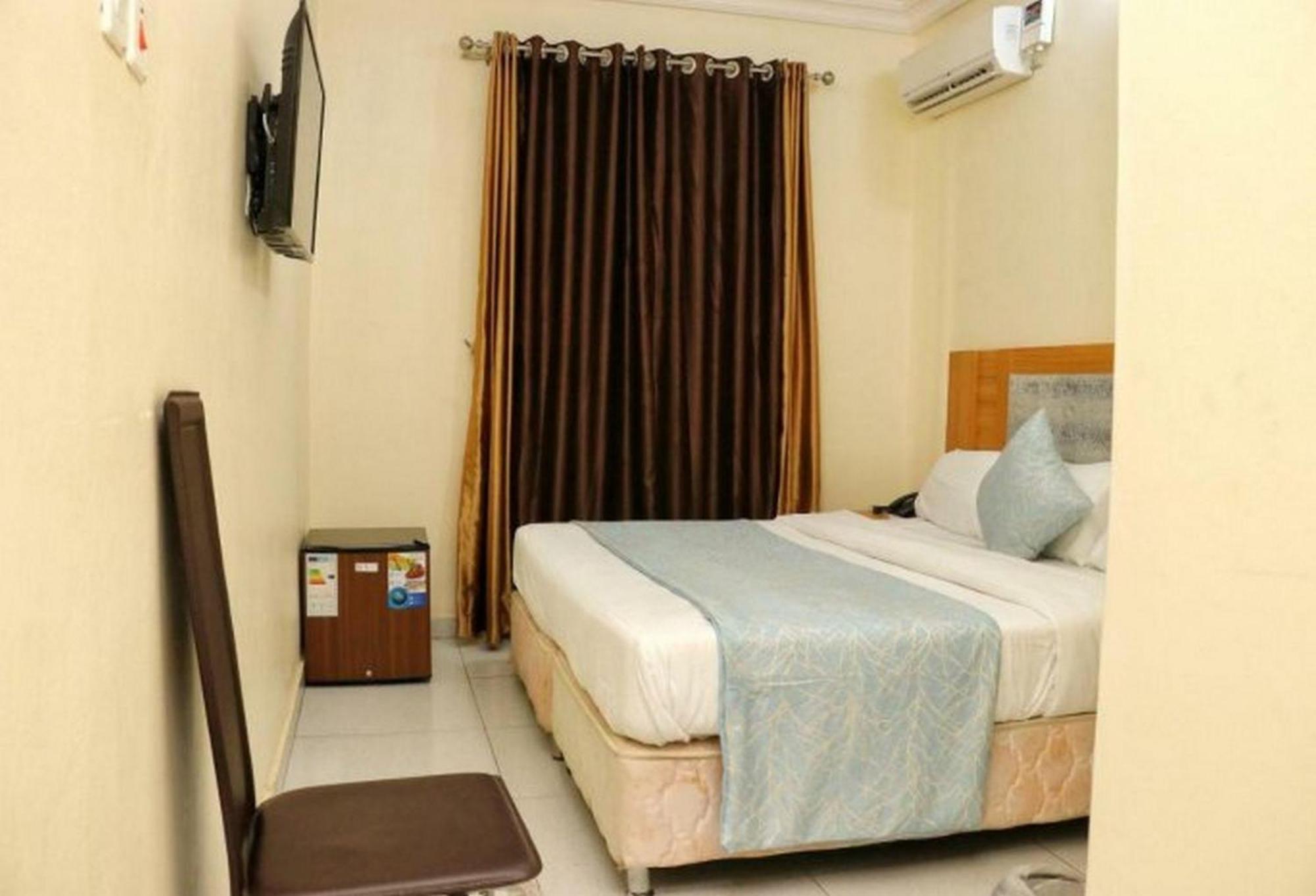 Room In Lodge - Bayse One Premium Hotel Ibadan Exterior foto