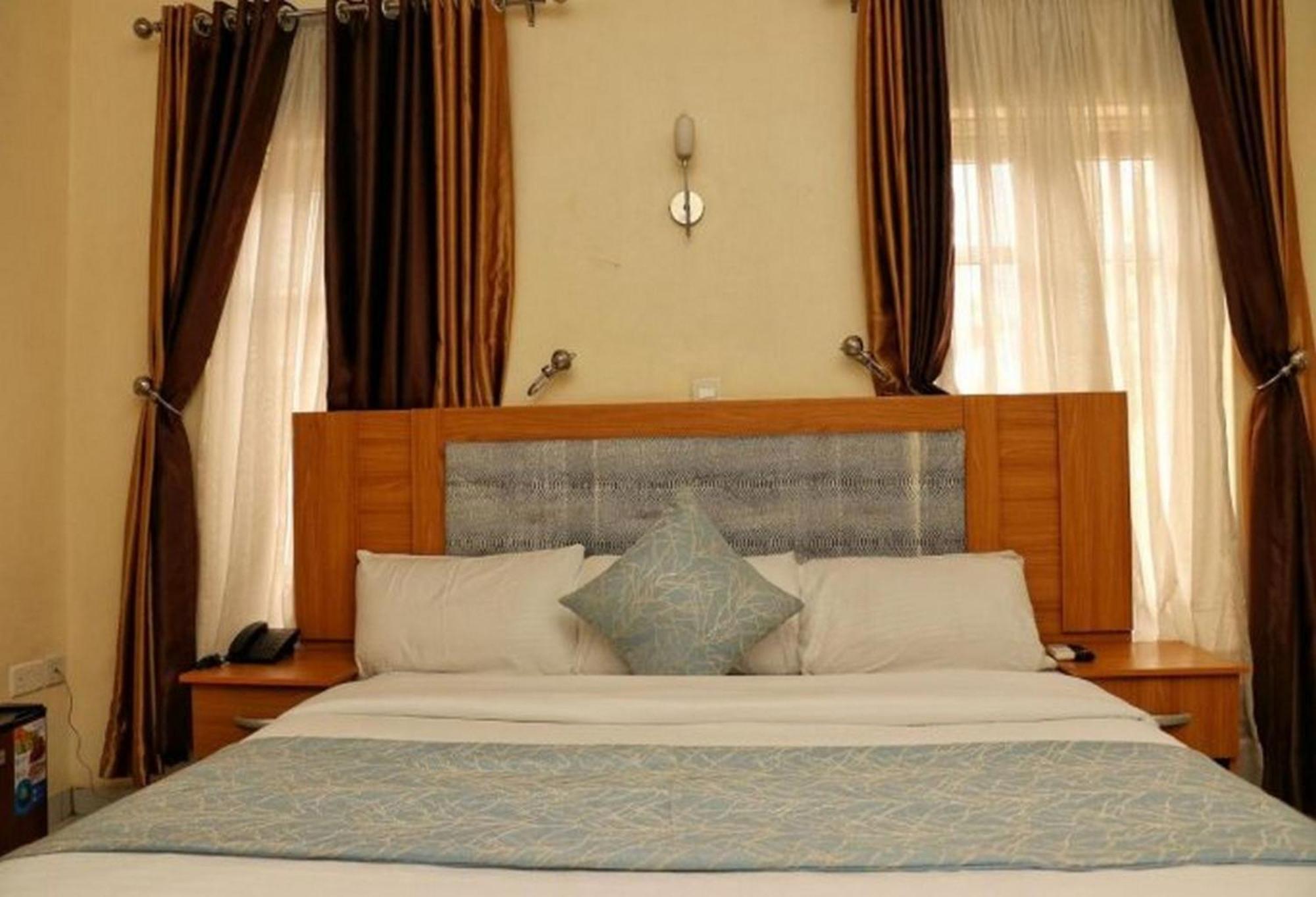 Room In Lodge - Bayse One Premium Hotel Ibadan Exterior foto