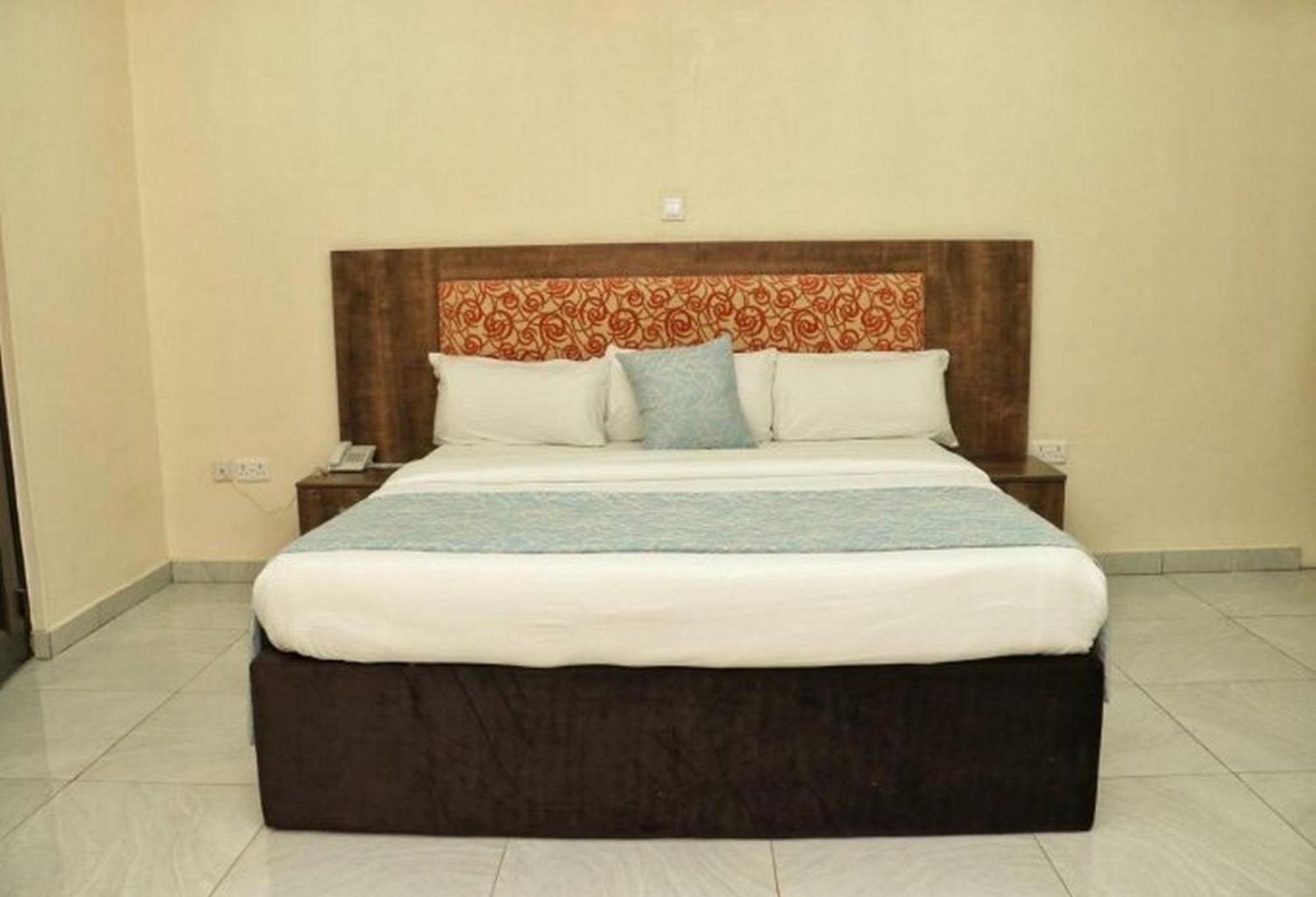 Room In Lodge - Bayse One Premium Hotel Ibadan Exterior foto