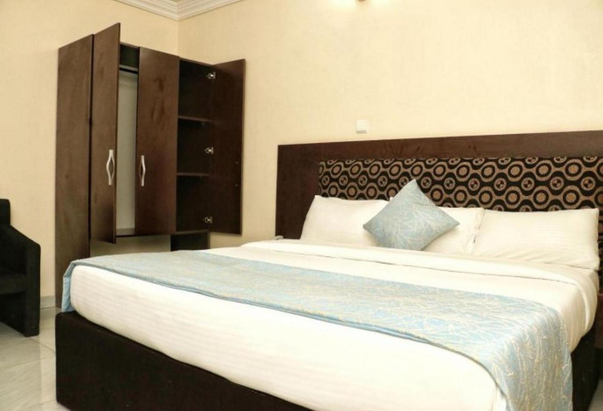 Room In Lodge - Bayse One Premium Hotel Ibadan Exterior foto